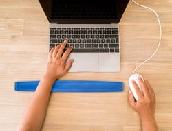 Reposamuñecas q-connect de gel para teclado color azul