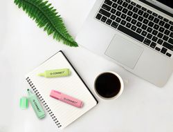 Rotulador q-connect fluorescente pastel punta biselada estuche de sobremesa 8 colores surtidos