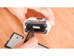 Sello avery especial tejidos personalizable 3 lineas 288 caracteres con pinza y tira termoadhesiva lavable negro