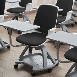Silla Confidente Con Ruedas Y Pala Escritura Tapizado Azul