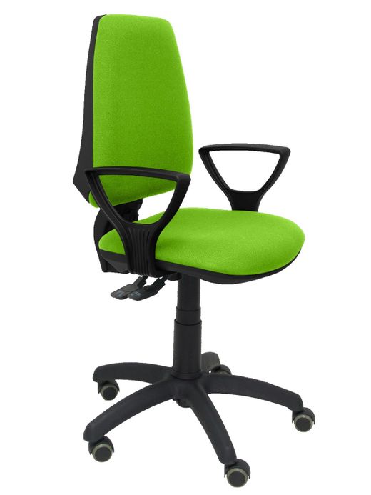 Silla Operativa de oficina Elche S bali verde pistacho brazos fijos ruedas de parquet