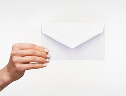 Sobre liderpapel blanco con fondo 95x162 mm engomado solapa de pico paquete de 25 unidades