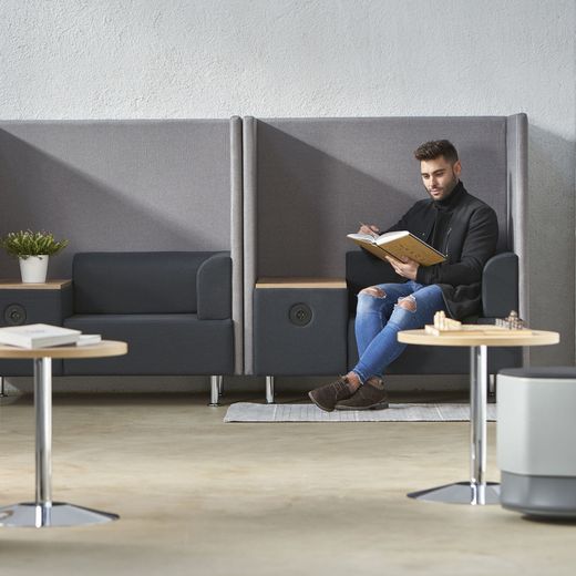 Sofá Soft Seating Individual + Mesa 125x129x68 cm. Color Negro/Gris