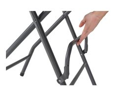 Taburete alto plegable Alvarstool con respaldo y amplio asiento.
