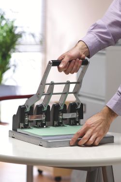 Taladradora Rexel HD4150 4 agujeros plata/negra