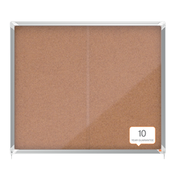 Vitrina NOBO Premium Plus de puerta corredera fondo de corcho 15 x A4 hojas
