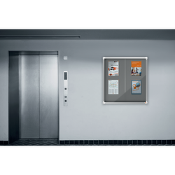 Vitrina NOBO Premium Plus de puerta corredera fondo de fieltro 12xA4 hojas, gris